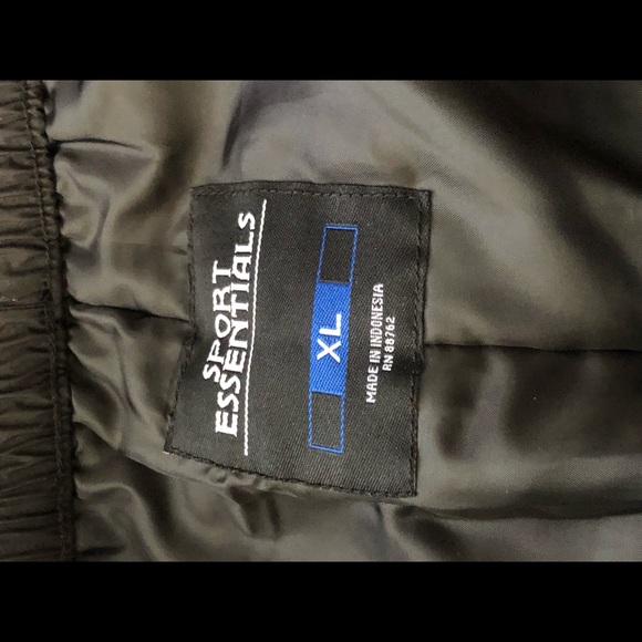 Sports essentials - Picture 4 of 4